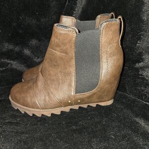 Chic Brown Wedge Ankle Boots